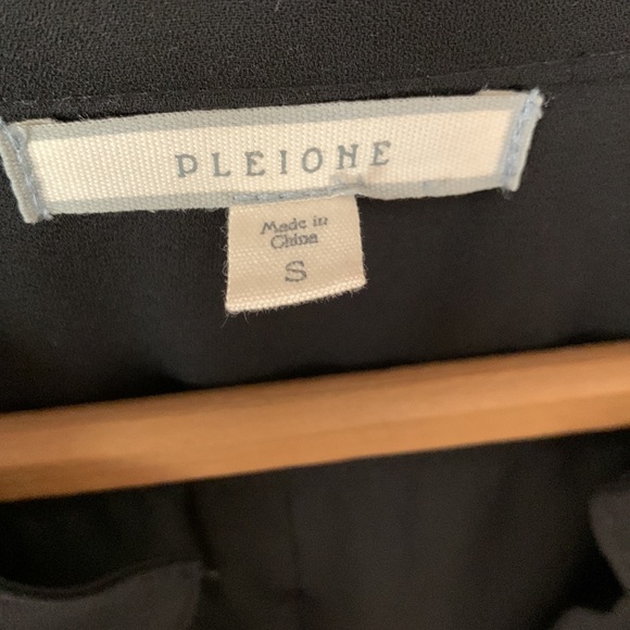 Pleione Women’s Black Button-Tab Sleeves Top (Size S) - Picture 4 of 5